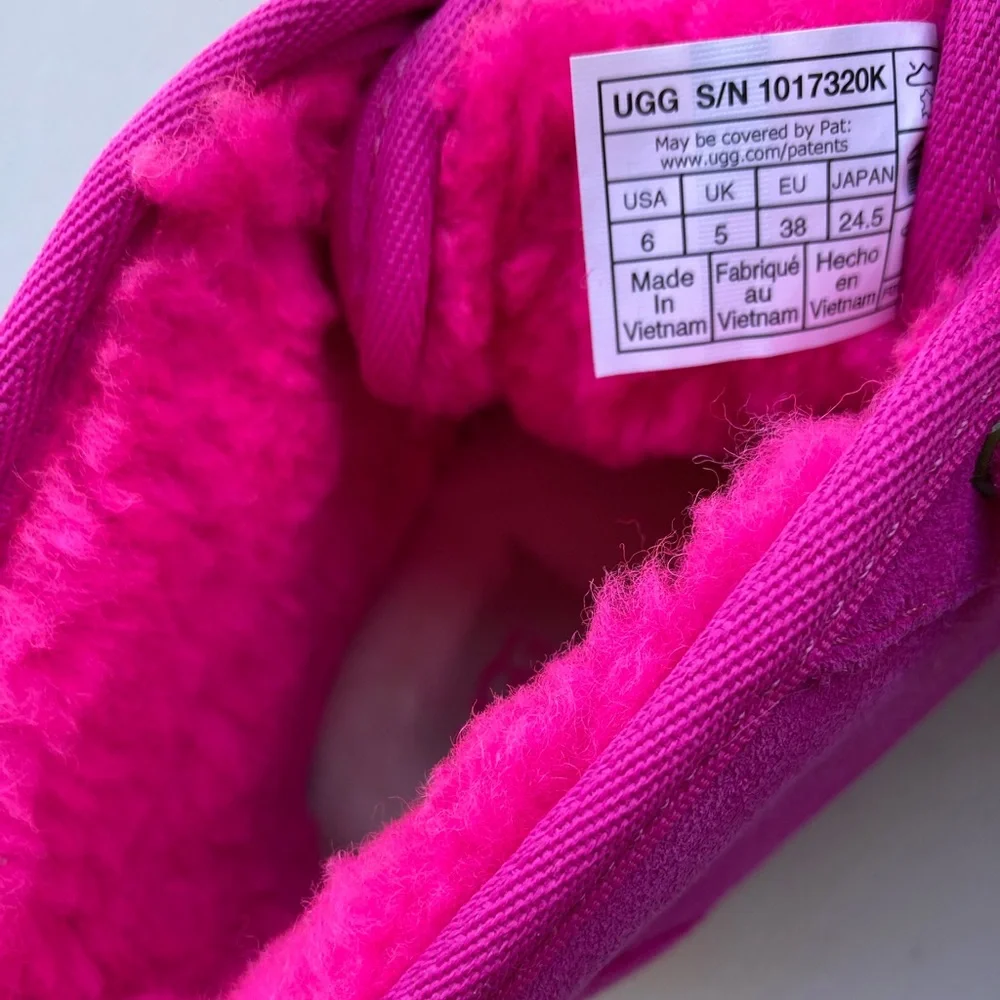 UGG Women's Hot Pink Neumel Chukka Lace Up Suede Shearling Pink Boots BRAND NEW
